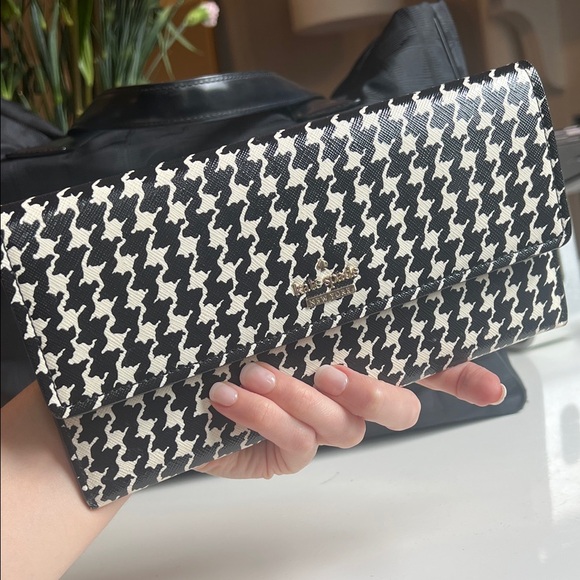 Discontinued Kate Spade Black and White Houndstooth Wallet - Picture 1 of 10